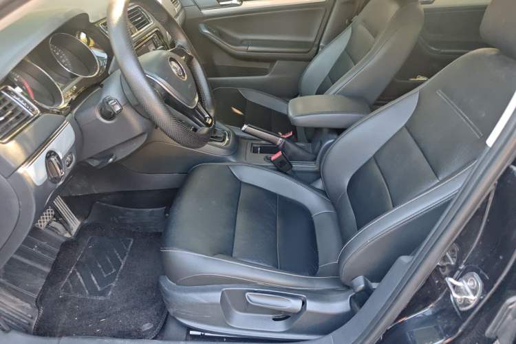 Used Volkswagen Sagitar 2015 230TSI Automatic Comfort Version Left Front Seat