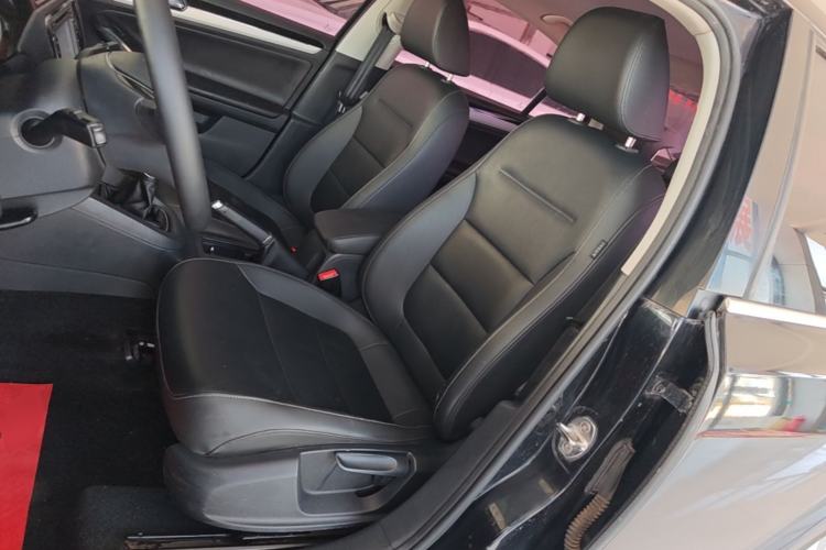 Used Volkswagen Sagitar 2015 1.6L Manual Comfort Model Left Front Seat