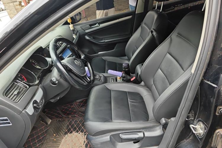 Used Volkswagen Sagitar 2015 230TSI Automatic Comfort Version Left Front Seat