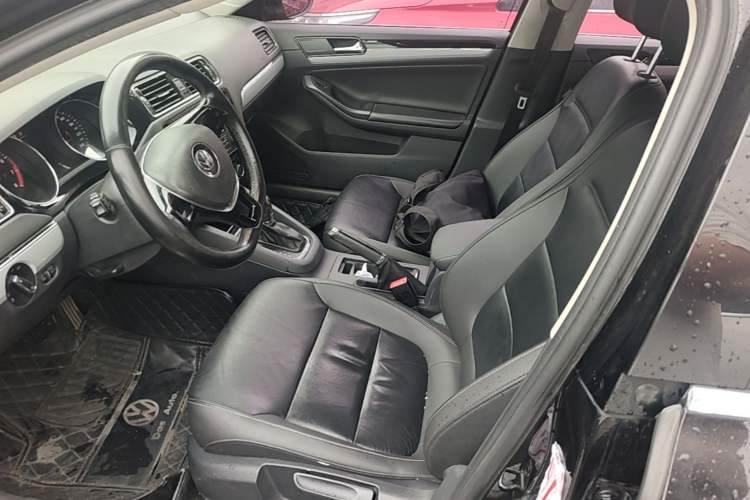 Used Volkswagen Sagitar 2015 1.6L Automatic Comfort Model Left Front Seat
