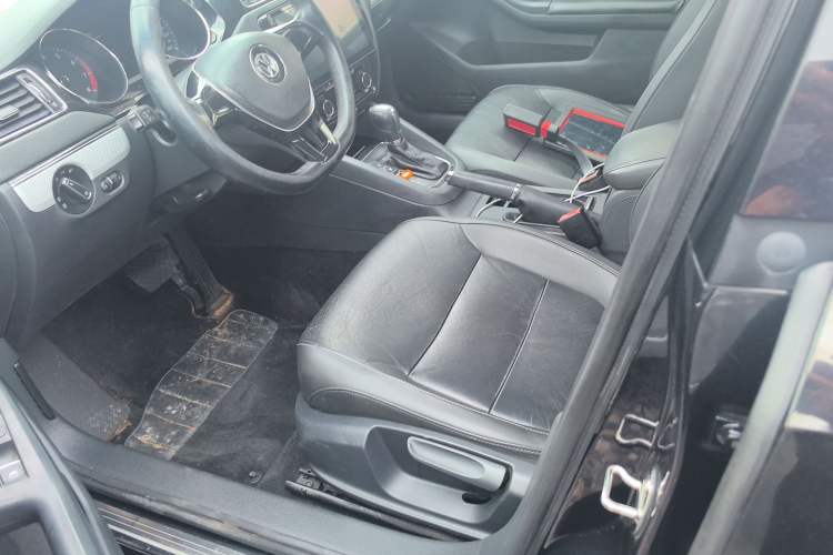 Used Volkswagen Sagitar 2015 1.6L Automatic Comfort Model Left Front Seat