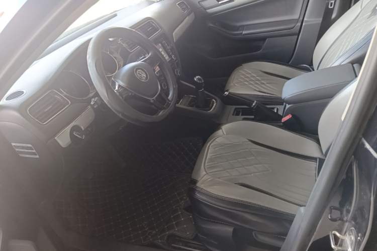 Used Volkswagen Sagitar 2015 1.6L Manual Comfort Model Left Front Seat