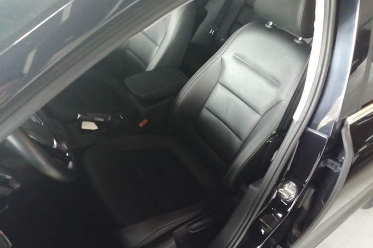 Used Volkswagen Sagitar 2015 230TSI Automatic Comfort Version Left Front Seat