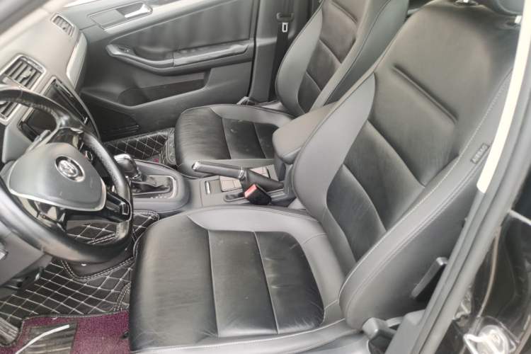 Used Volkswagen Sagitar 2015 230TSI Automatic Comfort Version Left Front Seat