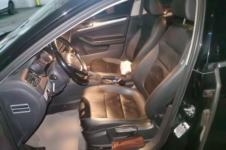 Used Volkswagen Sagitar 2015 1.6L Automatic Comfort Model Left Front Seat