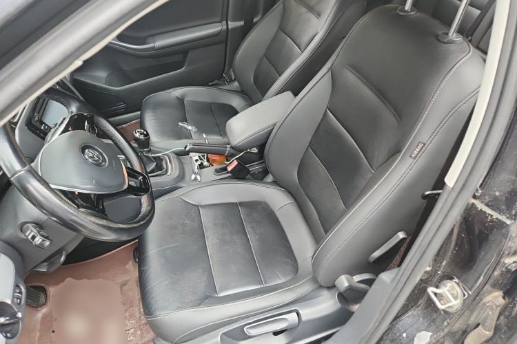 Used Volkswagen Sagitar 2015 1.6L Manual Comfort Model Left Front Seat