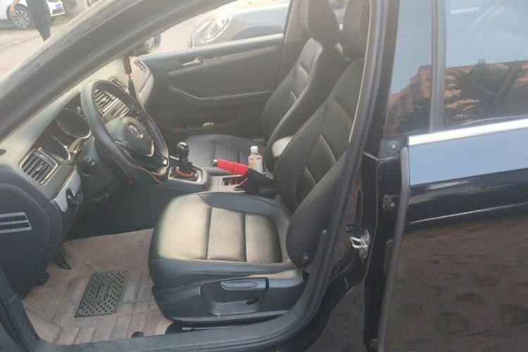 Used Volkswagen Sagitar 2015 1.6L Manual Comfort Model Left Front Seat