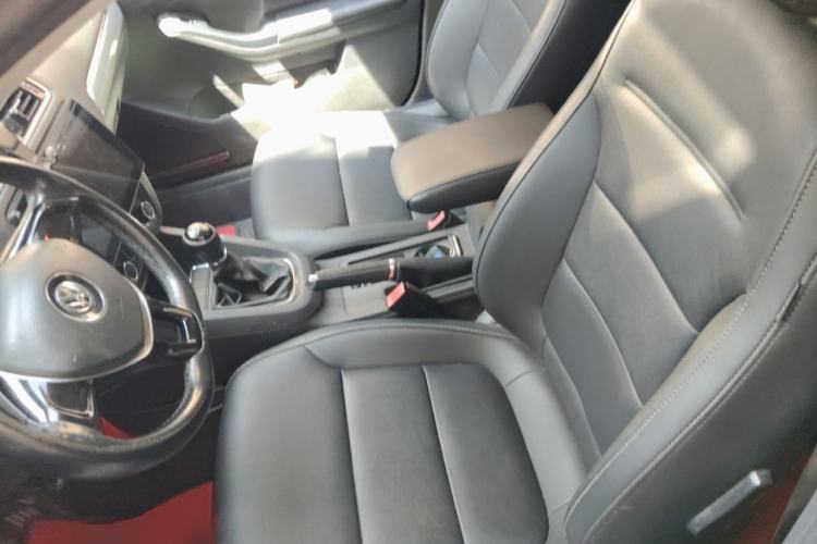 Used Volkswagen Sagitar 2015 1.6L Manual Comfort Model Left Front Seat