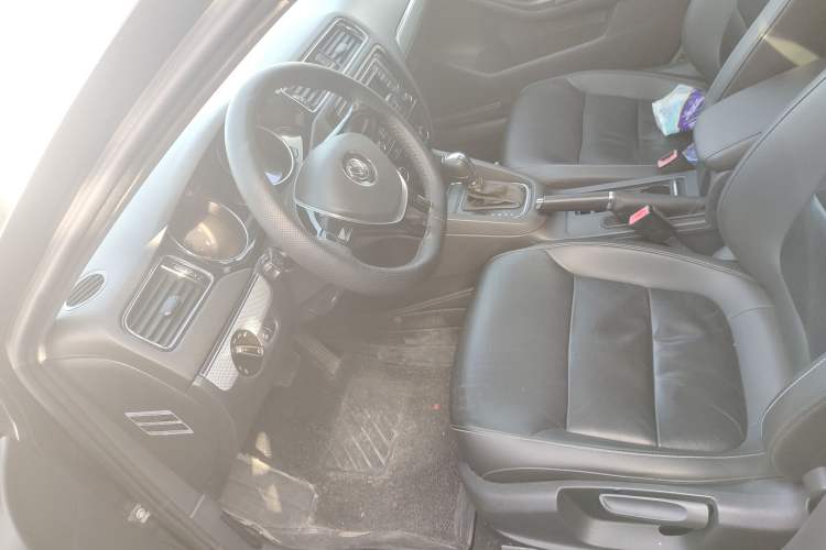 Used Volkswagen Sagitar 2015 230TSI Automatic Comfort Version Left Front Seat