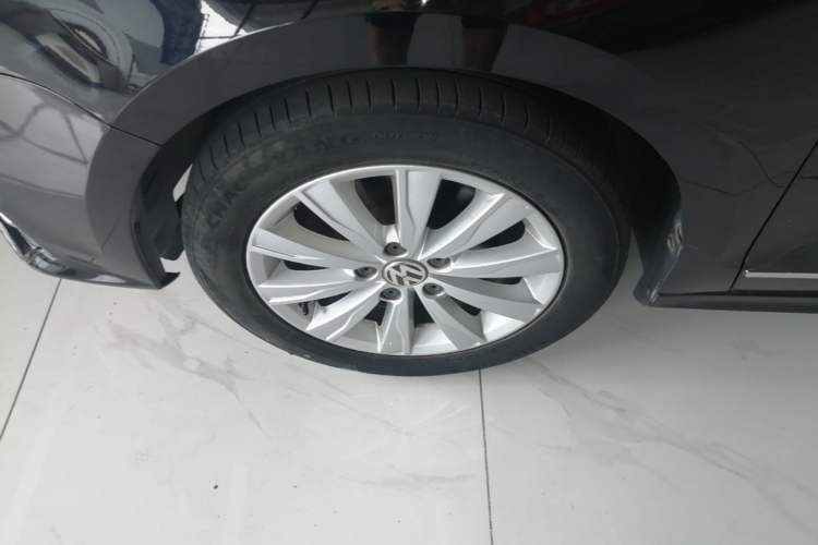 Used Volkswagen Sagitar 2015 230TSI Automatic Comfort Version Left Front Wheel Hub
