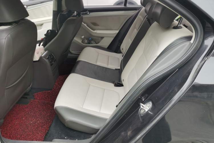 Used Volkswagen Sagitar 2015 1.6L Manual Comfort Model Left Rear Seat