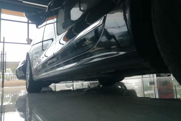 Used Volkswagen Sagitar 2015 230TSI Automatic Comfort Version Left Side Sill