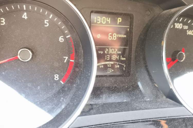 Used Volkswagen Sagitar 2015 1.6L Automatic Comfort Model Odometer Close Up