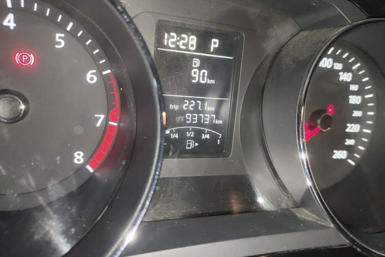Used Volkswagen Sagitar 2015 1.6L Automatic Comfort Model Odometer Close Up