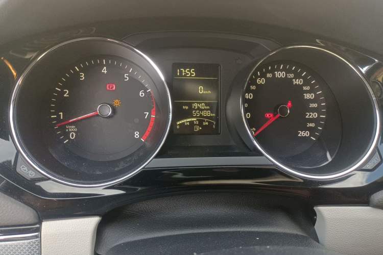 Used Volkswagen Sagitar 2015 1.6L Manual Comfort Model Odometer Close Up