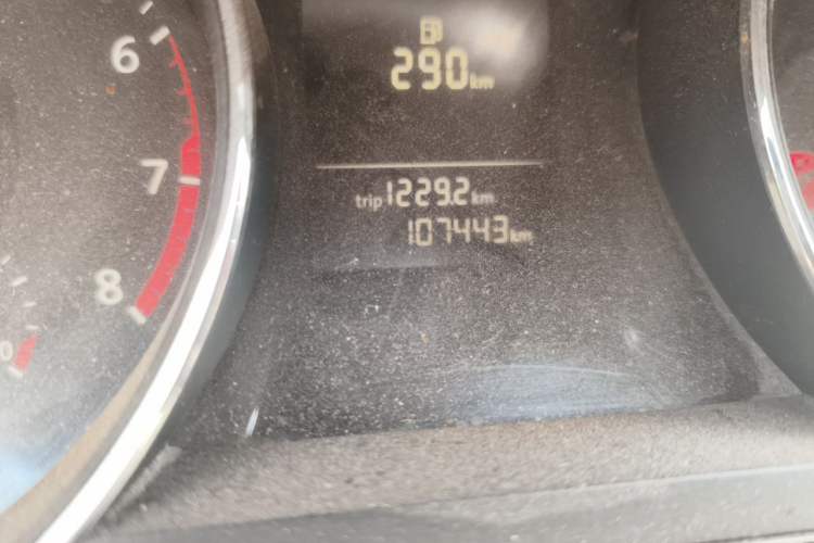 Used Volkswagen Sagitar 2015 230TSI Automatic Comfort Version Odometer Close Up