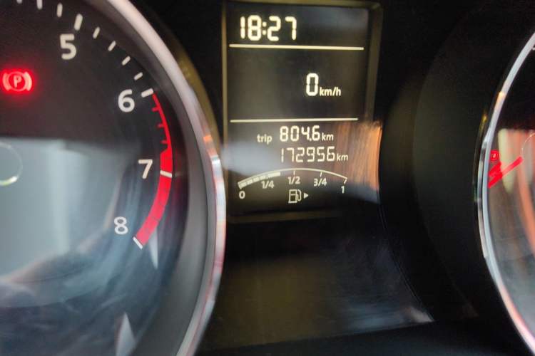 Used Volkswagen Sagitar 2015 1.6L Manual Fashion Edition Odometer Close Up