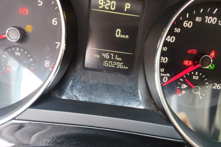 Used Volkswagen Sagitar 2015 230TSI Automatic Comfort Version Odometer Close Up