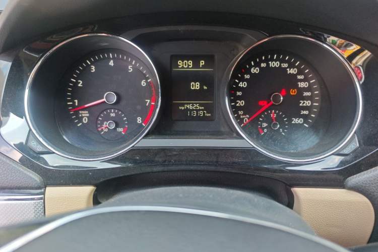 Used Volkswagen Sagitar 2015 230TSI Automatic Comfort Version Odometer Close Up