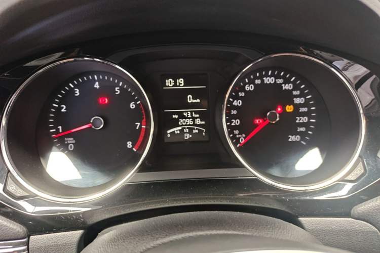 Used Volkswagen Sagitar 2015 1.6L Manual Comfort Model Odometer Close Up