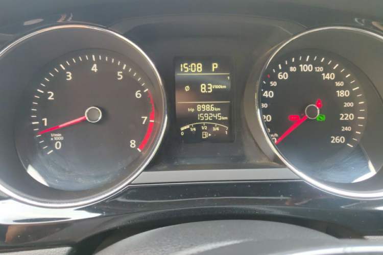 Used Volkswagen Sagitar 2015 1.6L Automatic Comfort Model Odometer Close Up