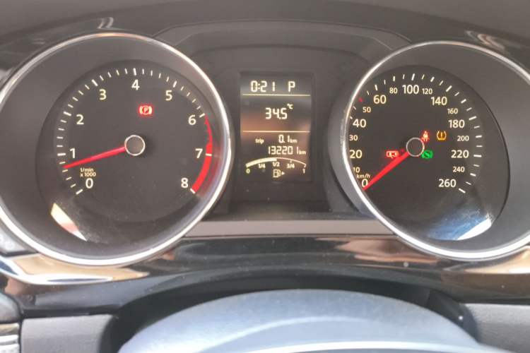 Used Volkswagen Sagitar 2015 1.6L Automatic Comfort Model Odometer Close Up