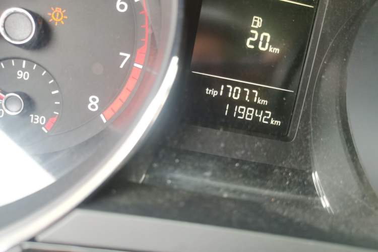 Used Volkswagen Sagitar 2015 230TSI Automatic Comfort Version Odometer Close Up