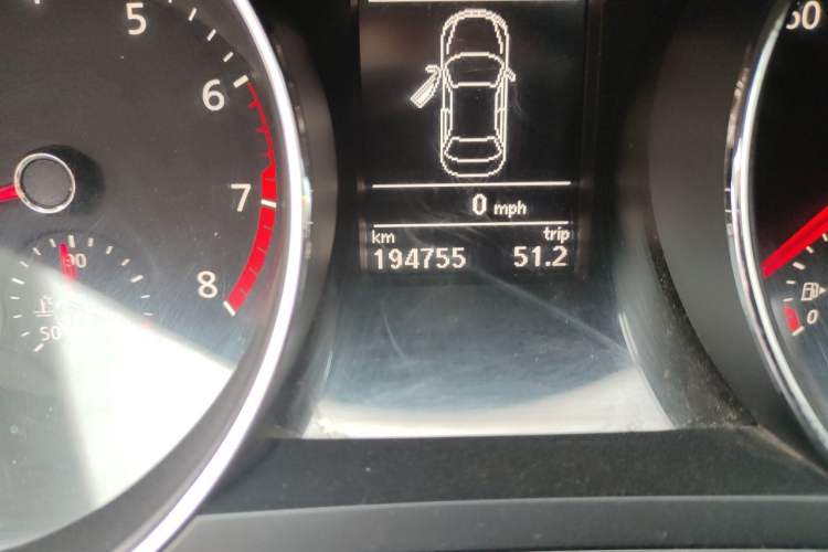 Used Volkswagen Sagitar 2015 230TSI Automatic Luxury Model Odometer Close Up