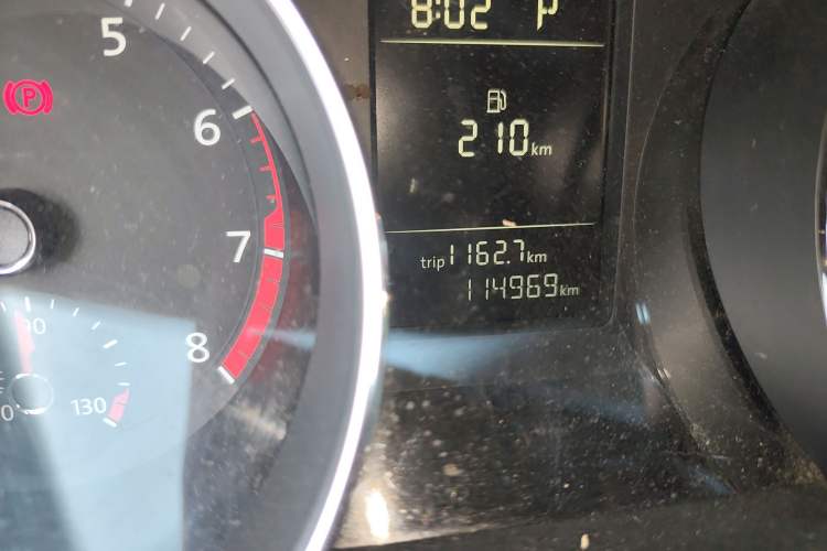 Used Volkswagen Sagitar 2015 230TSI Automatic Comfort Version Odometer Close Up