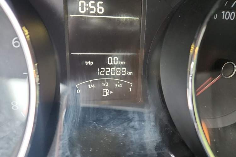 Used Volkswagen Sagitar 2015 1.6L Manual Comfort Model Odometer Close Up