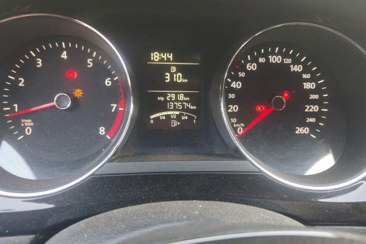 Used Volkswagen Sagitar 2015 1.6L Manual Comfort Model Odometer Close Up