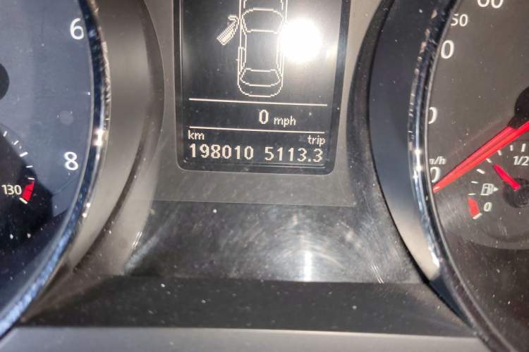 Used Volkswagen Sagitar 2015 230TSI Automatic Luxury Model Odometer Close Up