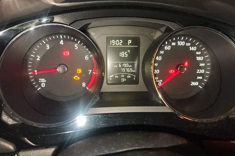 Used Volkswagen Sagitar 2015 1.6L Automatic Comfort Model Odometer Close Up