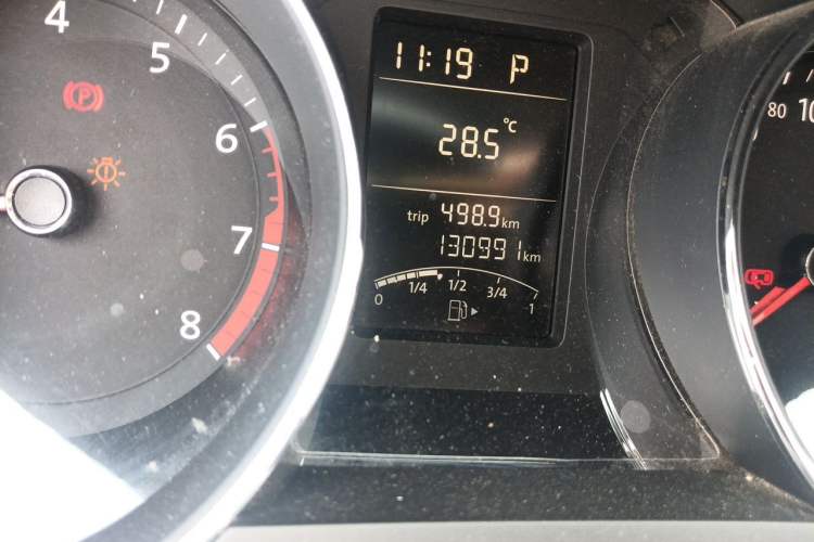 Used Volkswagen Sagitar 2015 1.6L Automatic Comfort Model Odometer Close Up
