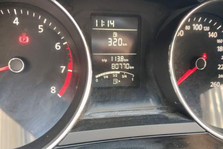 Used Volkswagen Sagitar 2015 1.6L Manual Comfort Model Odometer Close Up