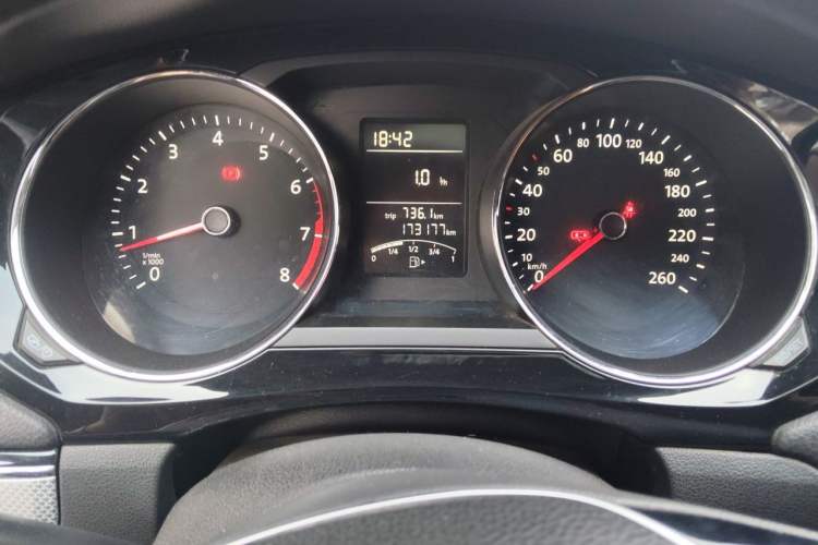 Used Volkswagen Sagitar 2015 1.6L Manual Comfort Model Odometer Close Up