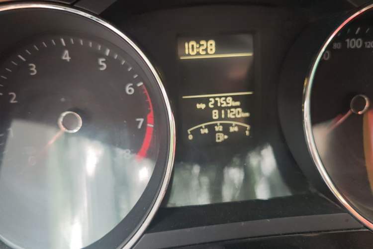 Used Volkswagen Sagitar 2015 1.6L Automatic Comfort Model Odometer Close Up
