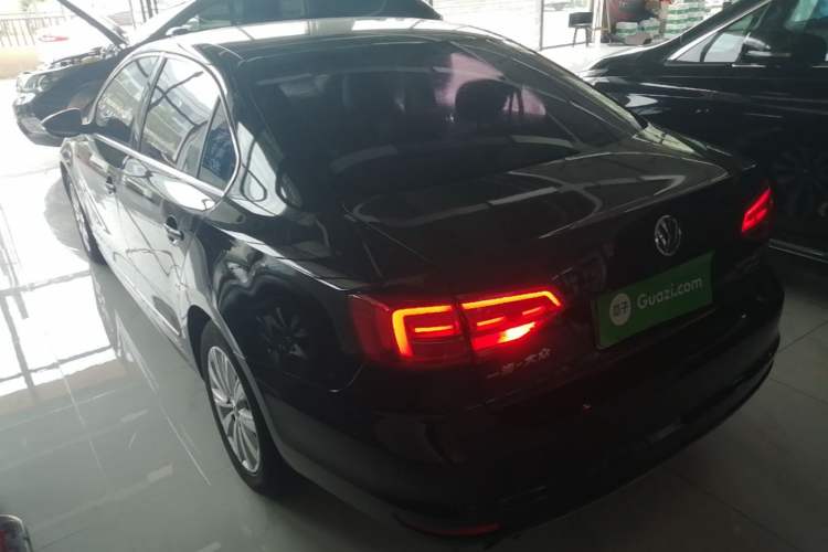 Used Volkswagen Sagitar 2015 230TSI Automatic Comfort Version Rear Left 45 Deg