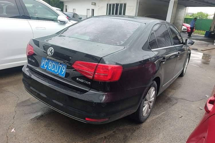 Used Volkswagen Sagitar 2015 1.6L Automatic Comfort Model Rear Right 45 Deg