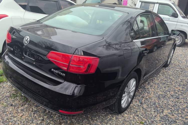 Used Volkswagen Sagitar 2015 1.6L Automatic Comfort Model Rear Right 45 Deg