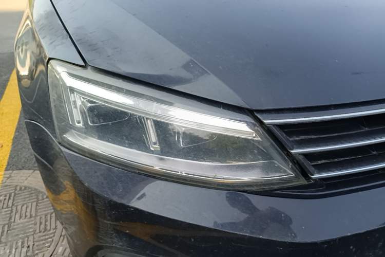 Used Volkswagen Sagitar 2015 1.6L Automatic Comfort Model Right Front Headlight