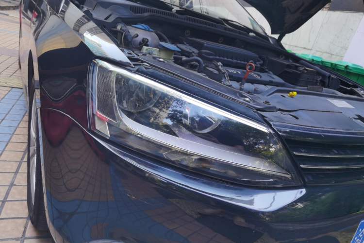 Used Volkswagen Sagitar 2015 1.6L Automatic Comfort Model Right Front Headlight