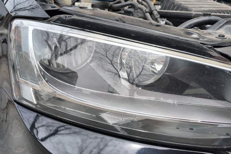 Used Volkswagen Sagitar 2015 230TSI Automatic Comfort Version Right Front Headlight