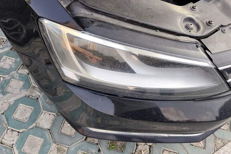 Used Volkswagen Sagitar 2015 1.6L Automatic Comfort Model Right Front Headlight