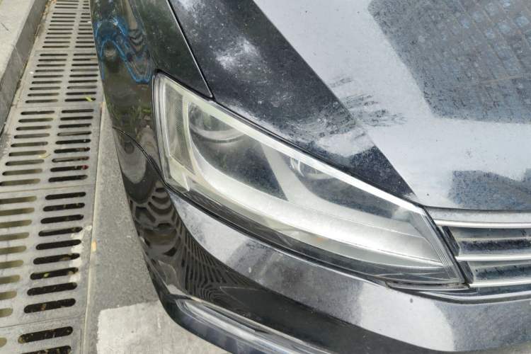 Used Volkswagen Sagitar 2015 230TSI Automatic Comfort Version Right Front Headlight