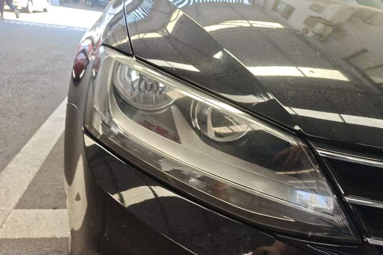 Used Volkswagen Sagitar 2015 1.6L Manual Comfort Model Right Front Headlight