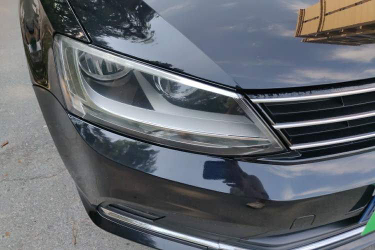 Used Volkswagen Sagitar 2015 1.6L Automatic Comfort Model Right Front Headlight
