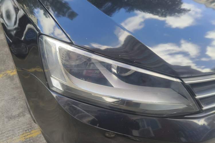 Used Volkswagen Sagitar 2015 230TSI Automatic Comfort Version Right Front Headlight