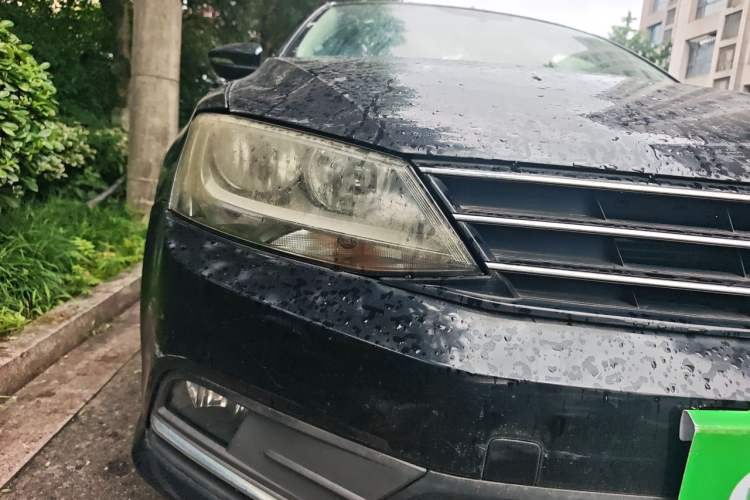 Used Volkswagen Sagitar 2015 1.6L Manual Comfort Model Right Front Headlight