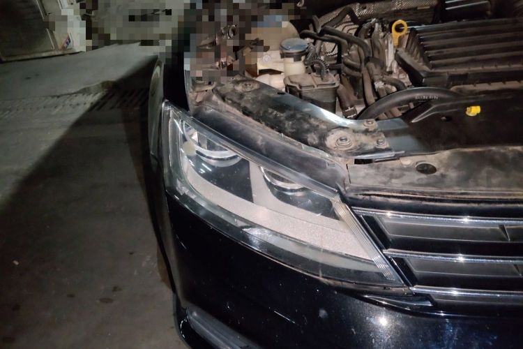 Used Volkswagen Sagitar 2015 230TSI Automatic Luxury Model Right Front Headlight